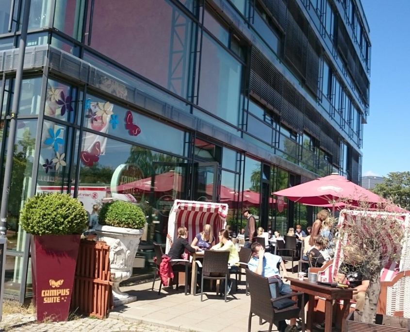 Café Restaurant Aussenbereich Sommer Campus Suite TZL Luebeck